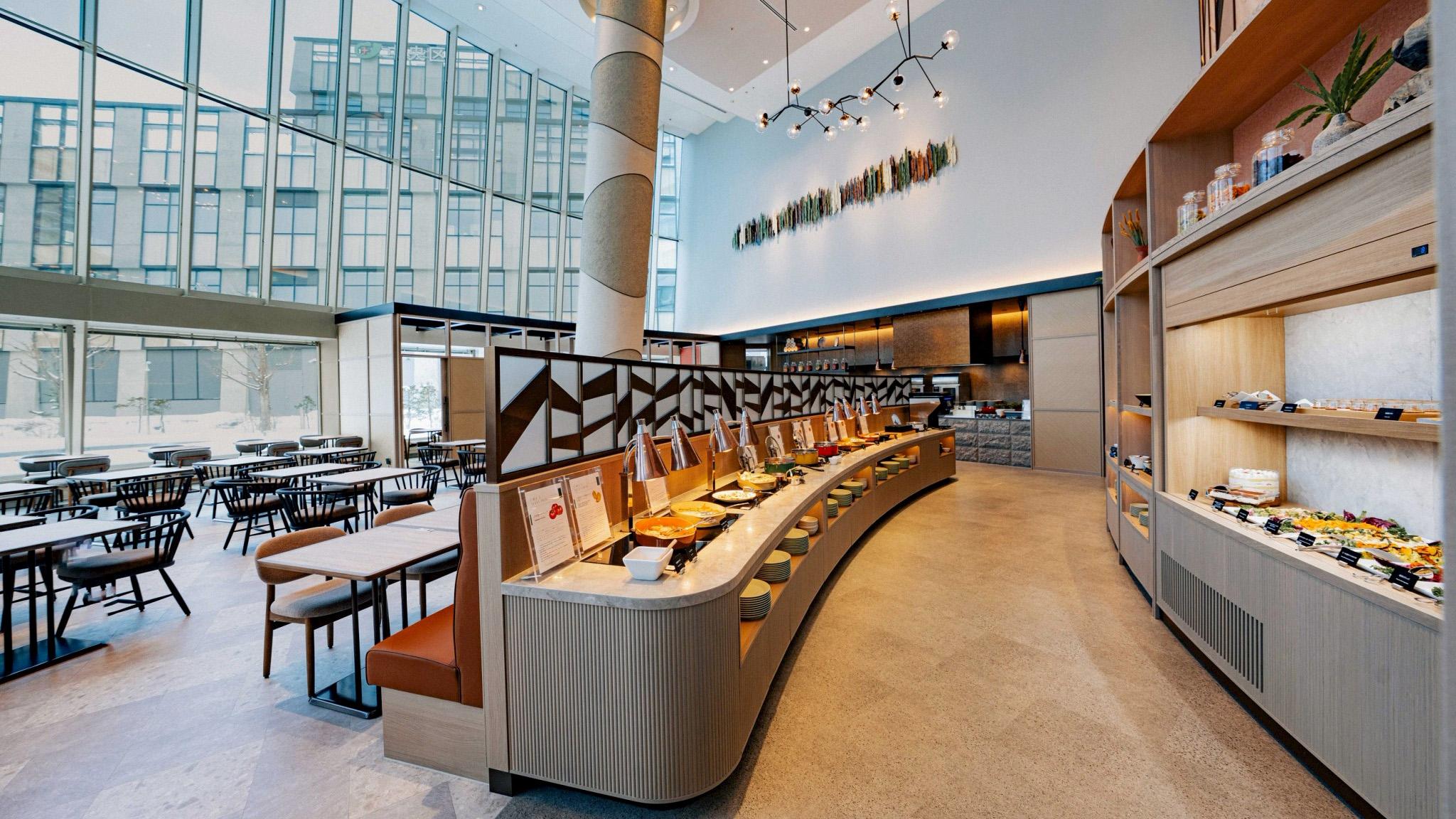 【苫小牧発着】２６年✿札幌プリンスホテル✦グランデュール✦ランチブッフェ＆千歳でお買い物【日帰り】